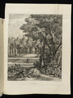 Garten mit auf einer Treppe sitzendem Paar